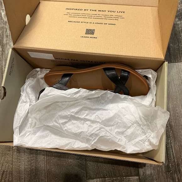 Naturalizer Black and Tan Sandals Size 5.5 - Picture 10 of 12